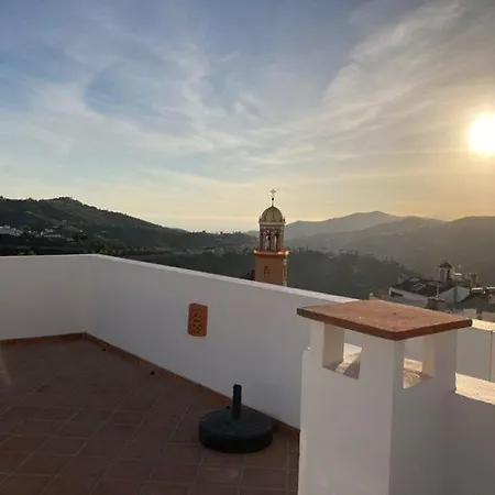 Casa Millantu - Cosy House With Rooftop Jacuzzi Дом отдыха