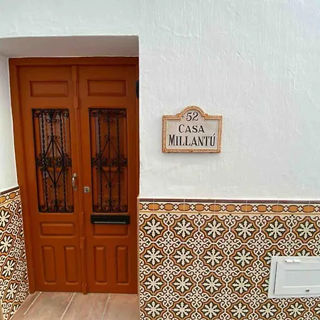 Дом отдыха Casa Millantu - Cosy House With Rooftop Jacuzzi