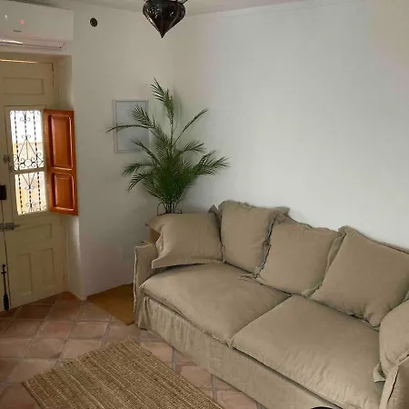 Дом отдыха Casa Millantu - Cosy House With Rooftop Jacuzzi Компета