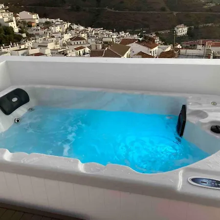 Casa Millantu - Cosy House With Rooftop Jacuzzi *
